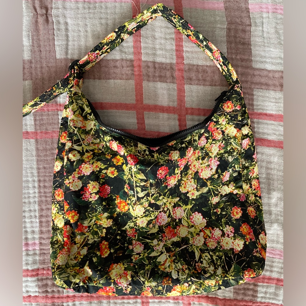 Nylon Shoulder Bag Lantana